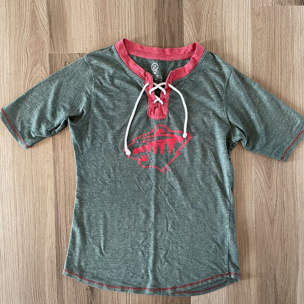 NHL Minnesota Wild Women L Lace Up Fitted T-Shirt Green Red Logo MN Hockey Fan
